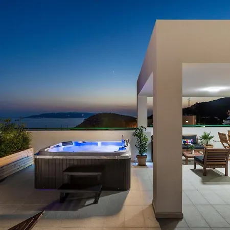 Apartment Ferienwohnung Mit Privat Pool Und Dachterrasse Mit Whirlpool Und Meerblick *