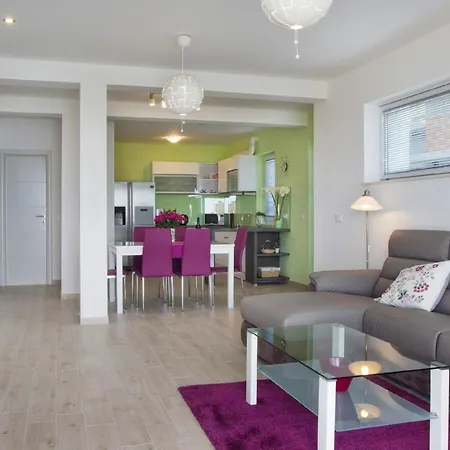 Ferienwohnung Mit Privat Pool Und Dachterrasse Mit Whirlpool Und Meerblick * Makarska