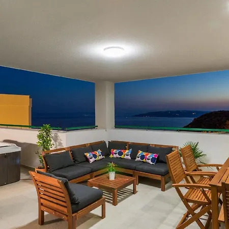 Ferienwohnung Mit Privat Pool Und Dachterrasse Mit Whirlpool Und Meerblick * Makarska