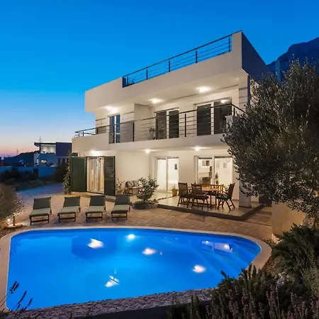 Ferienwohnung Mit Privat Pool Und Dachterrasse Mit Whirlpool Und Meerblick * Makarska